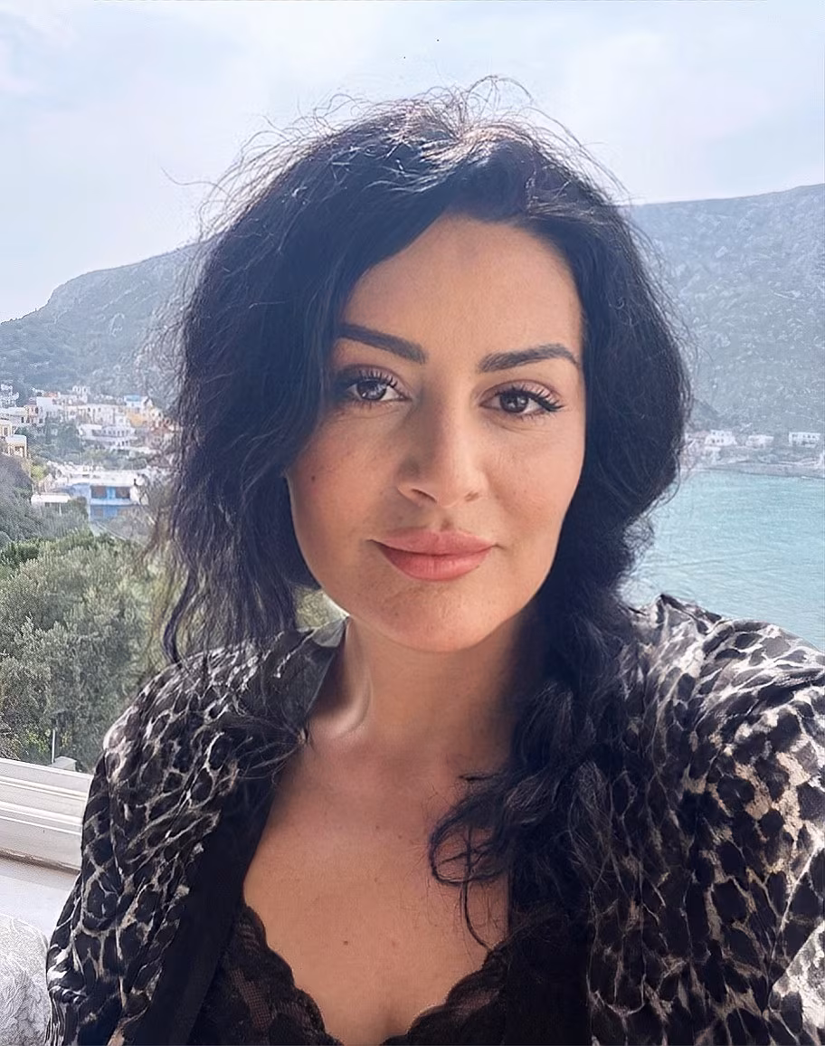 Marta 47 Athens Greece Je cherche un homme pour une connexion émotionnelle