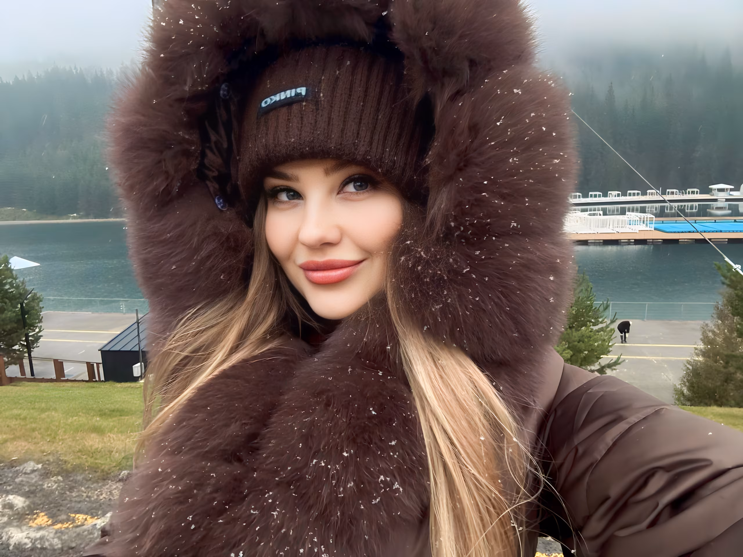 Anita 22 Okhtyrka Ukraine Je cherche un homme pour un nouveau départ
