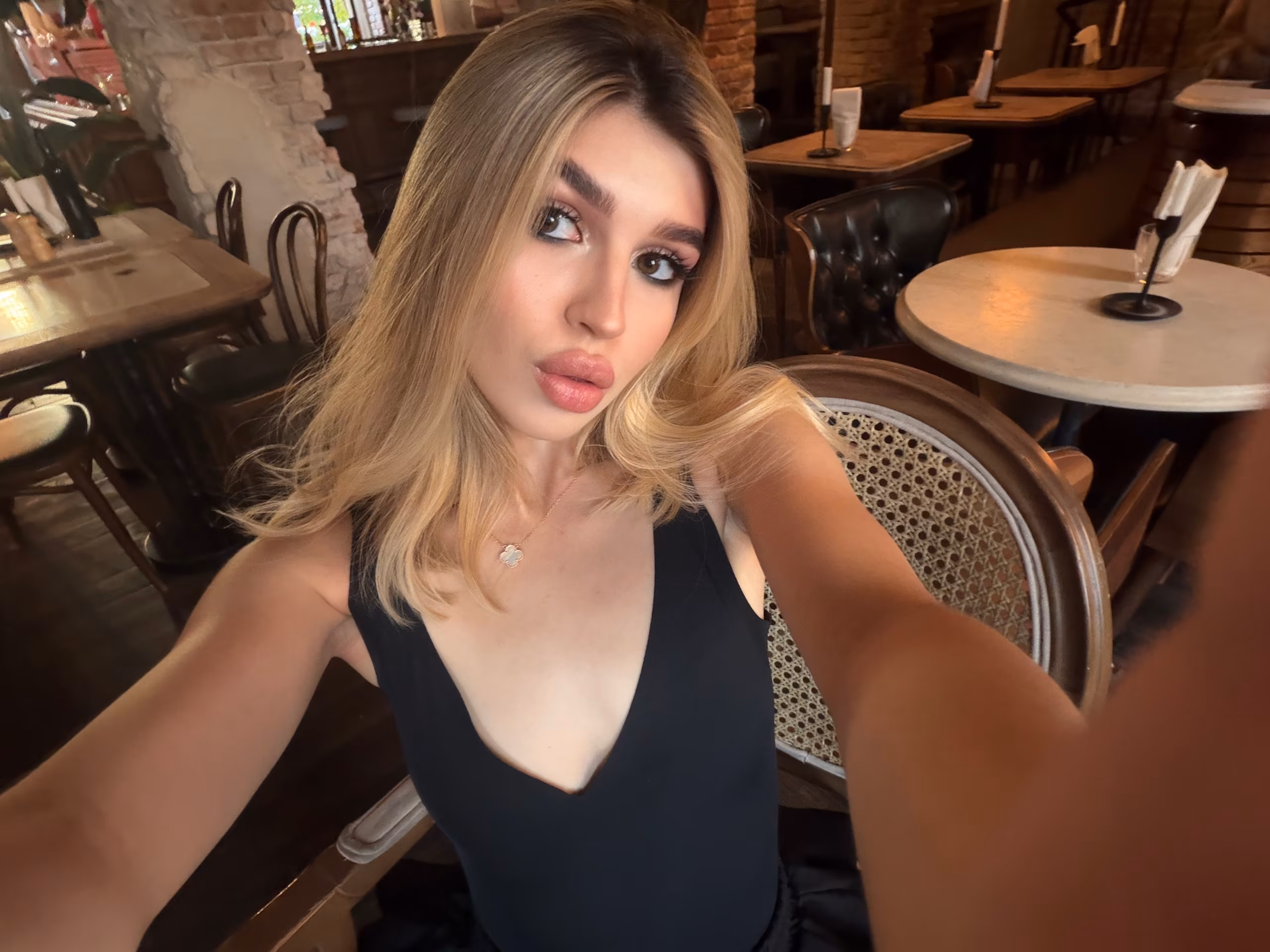 Lilia 20 Kyiv Ukraine Je veux un homme gentil avec les autres