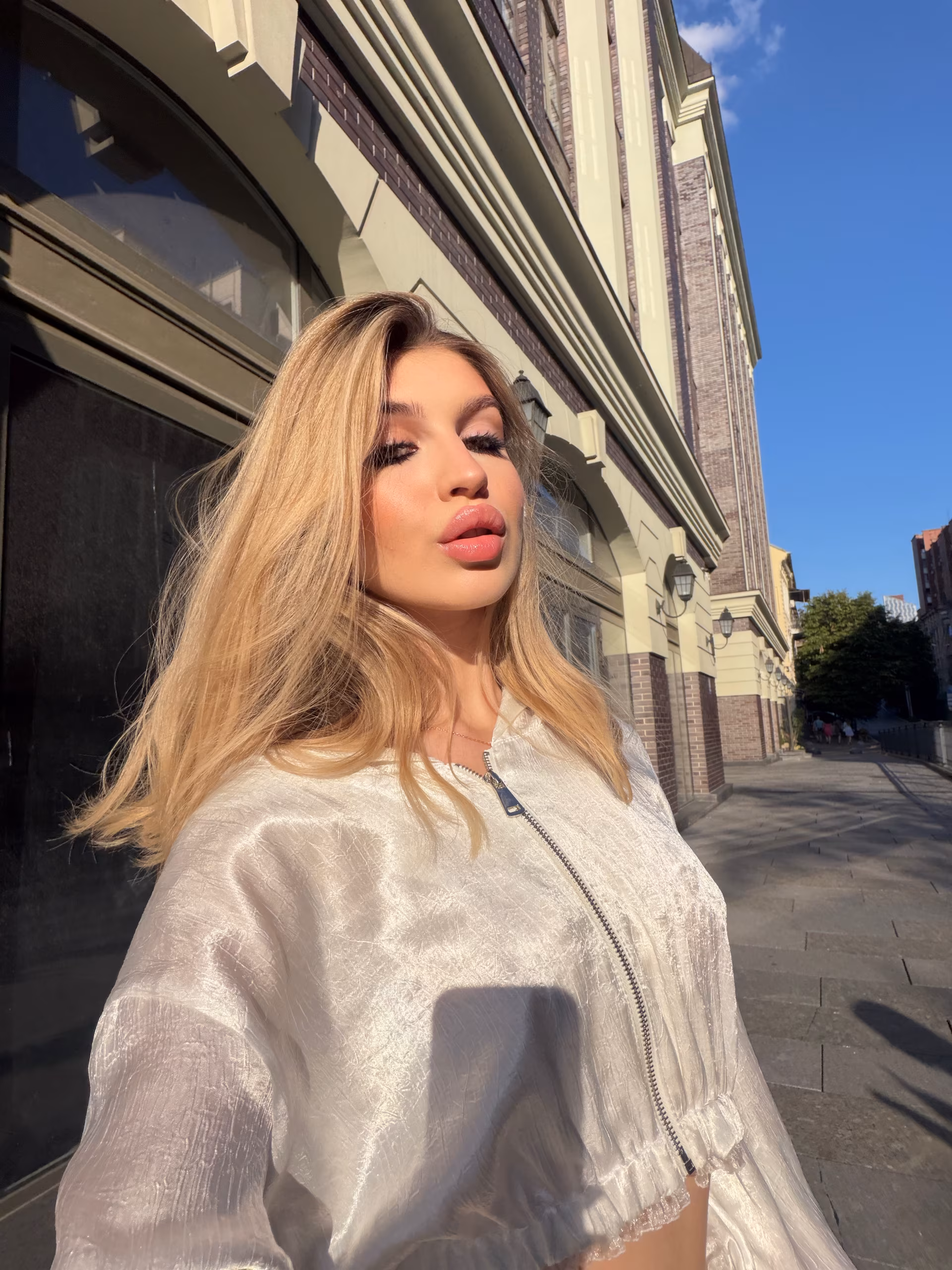 Lilia 20 Kyiv Ukraine Je veux un homme gentil avec les autres