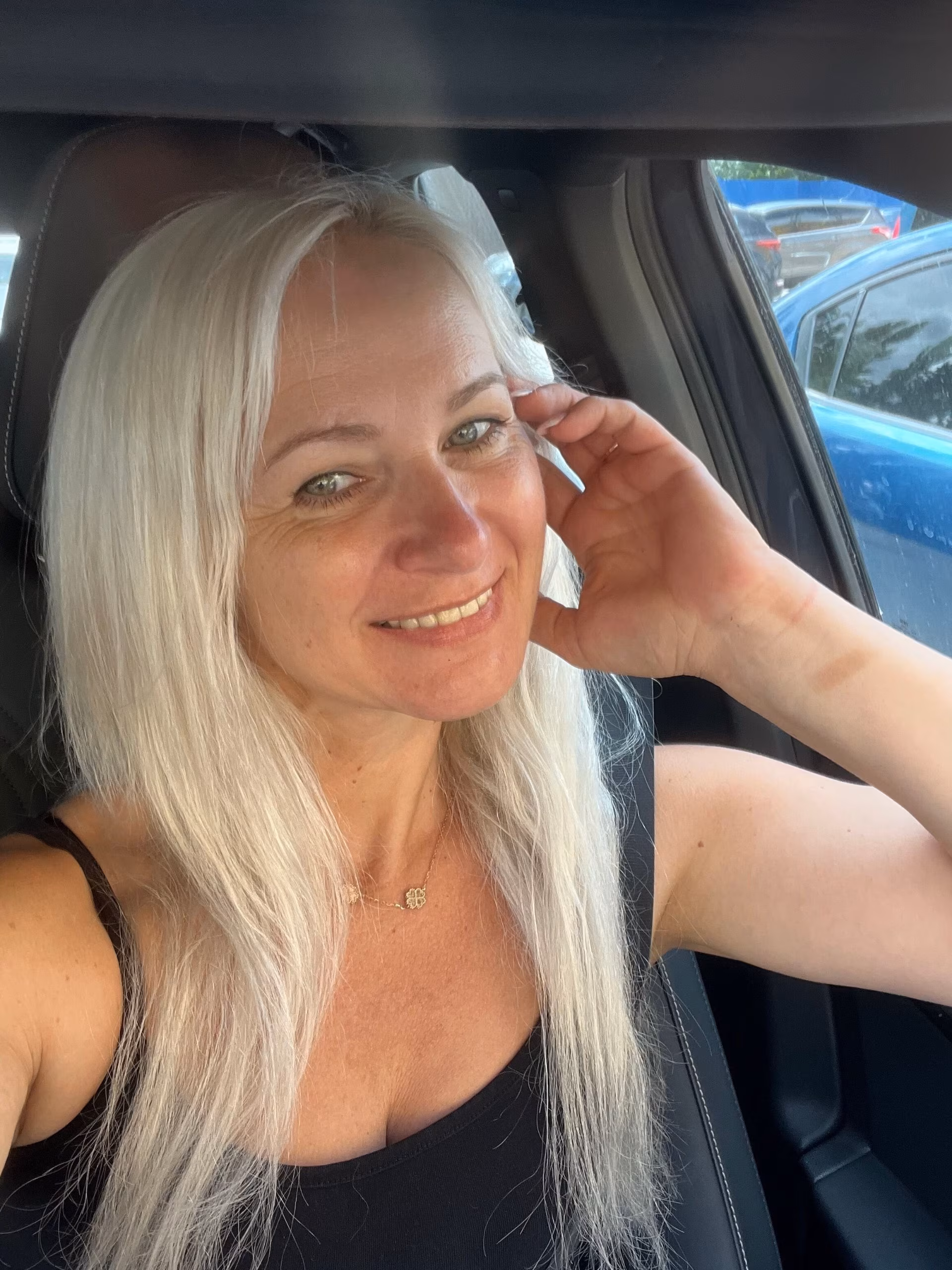 Sveta 49 Ukrainka Ukraine Je cherche un homme avec qui partager mes rêves