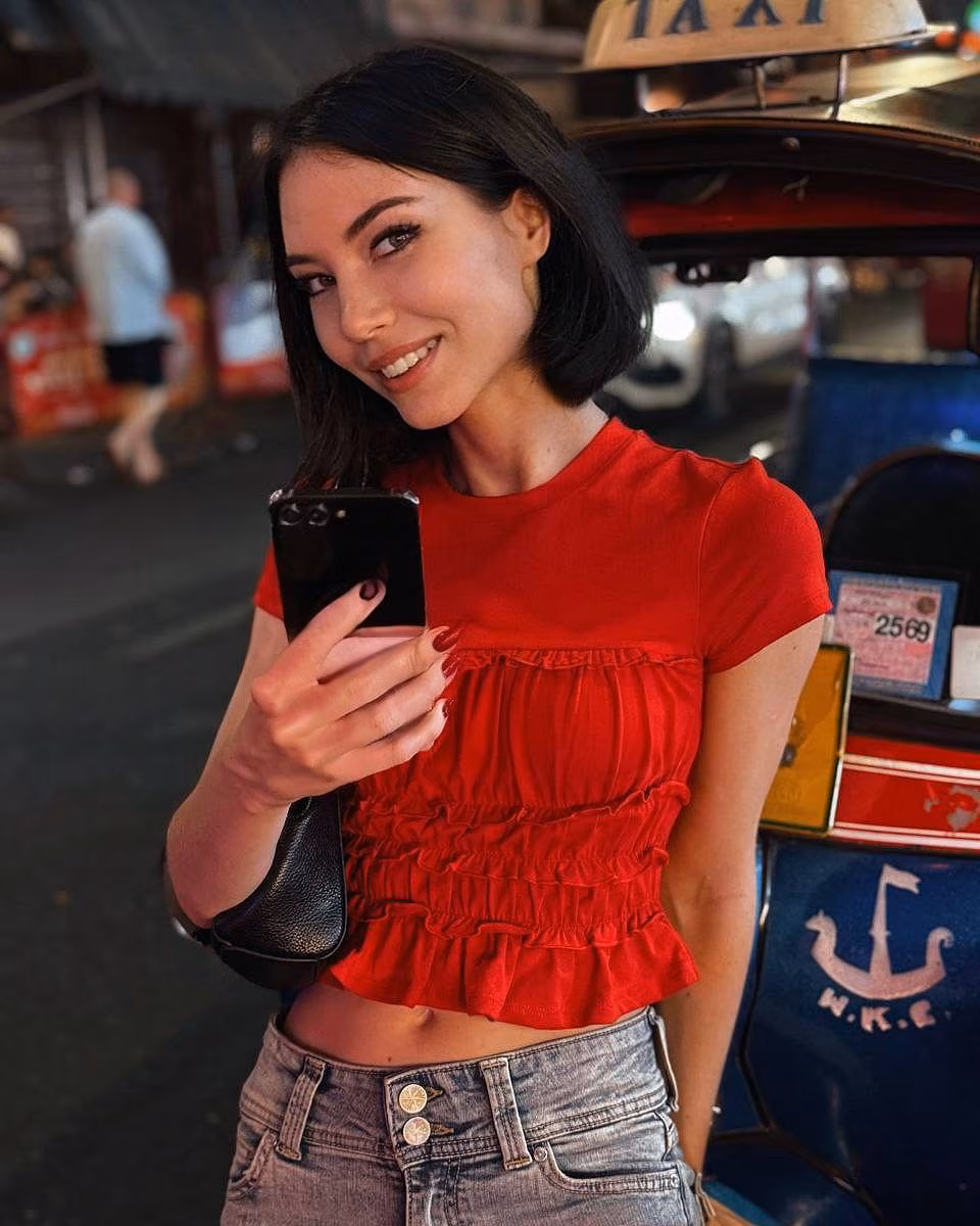 Yulia 30 Wrocław  Poland Je cherche un homme aventurier