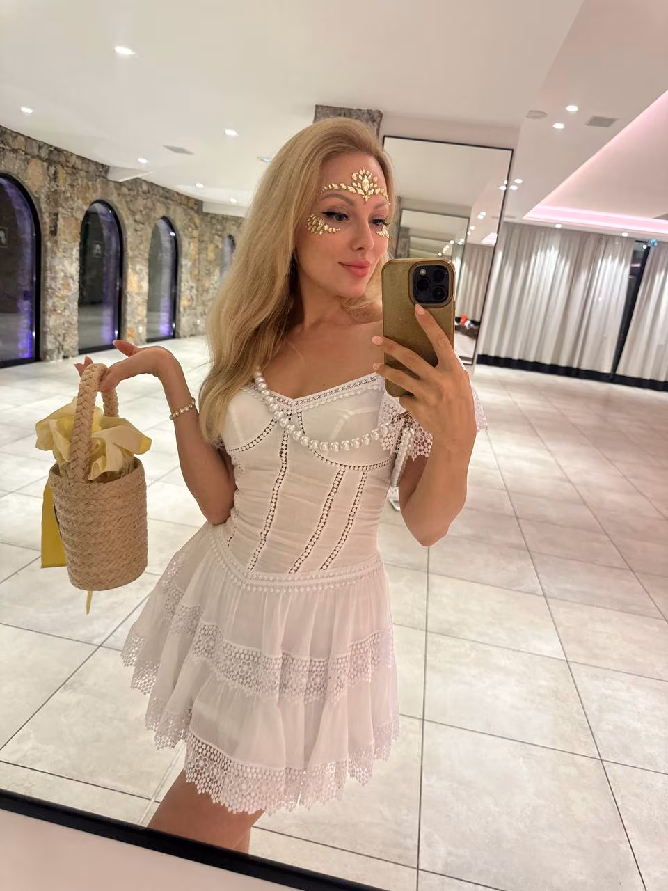 Yulia 40 Cannes France Je cherche un homme pour chérir et être chérie