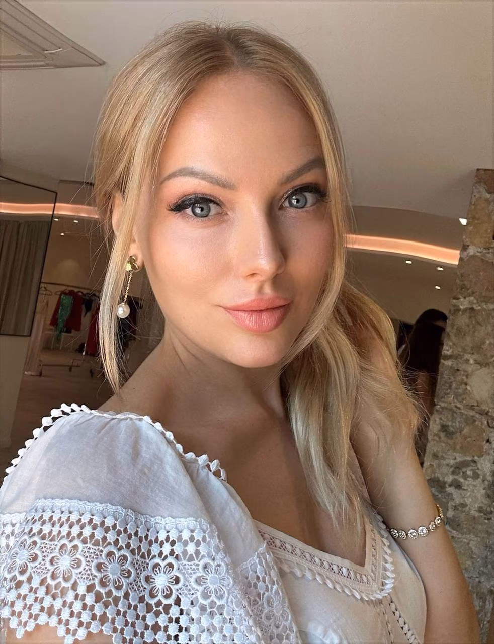 Yulia 40 Cannes France Je cherche un homme pour chérir et être chérie
