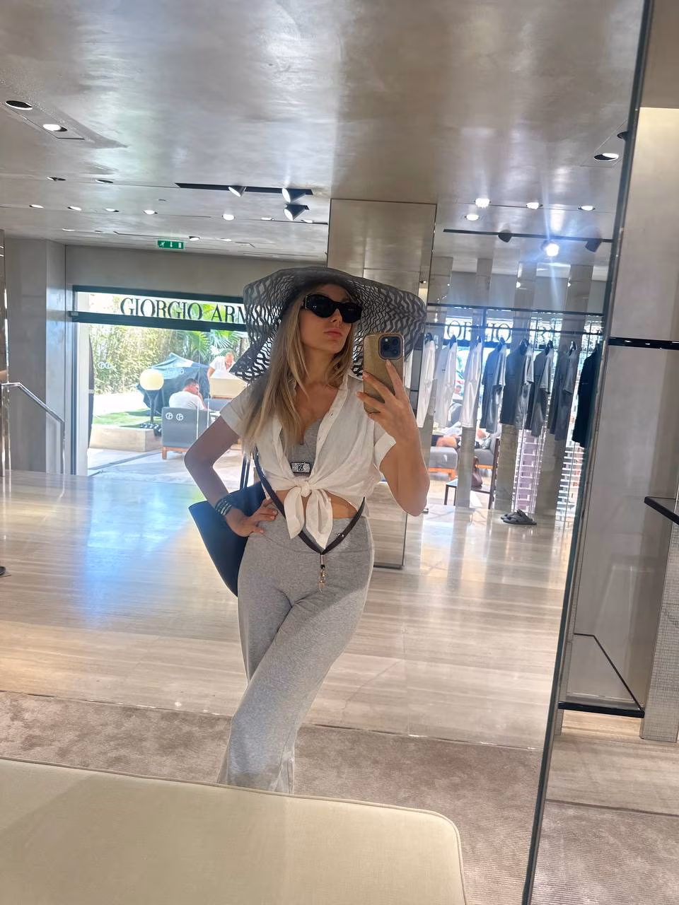 Yulia 40 Cannes France Je cherche un homme pour chérir et être chérie