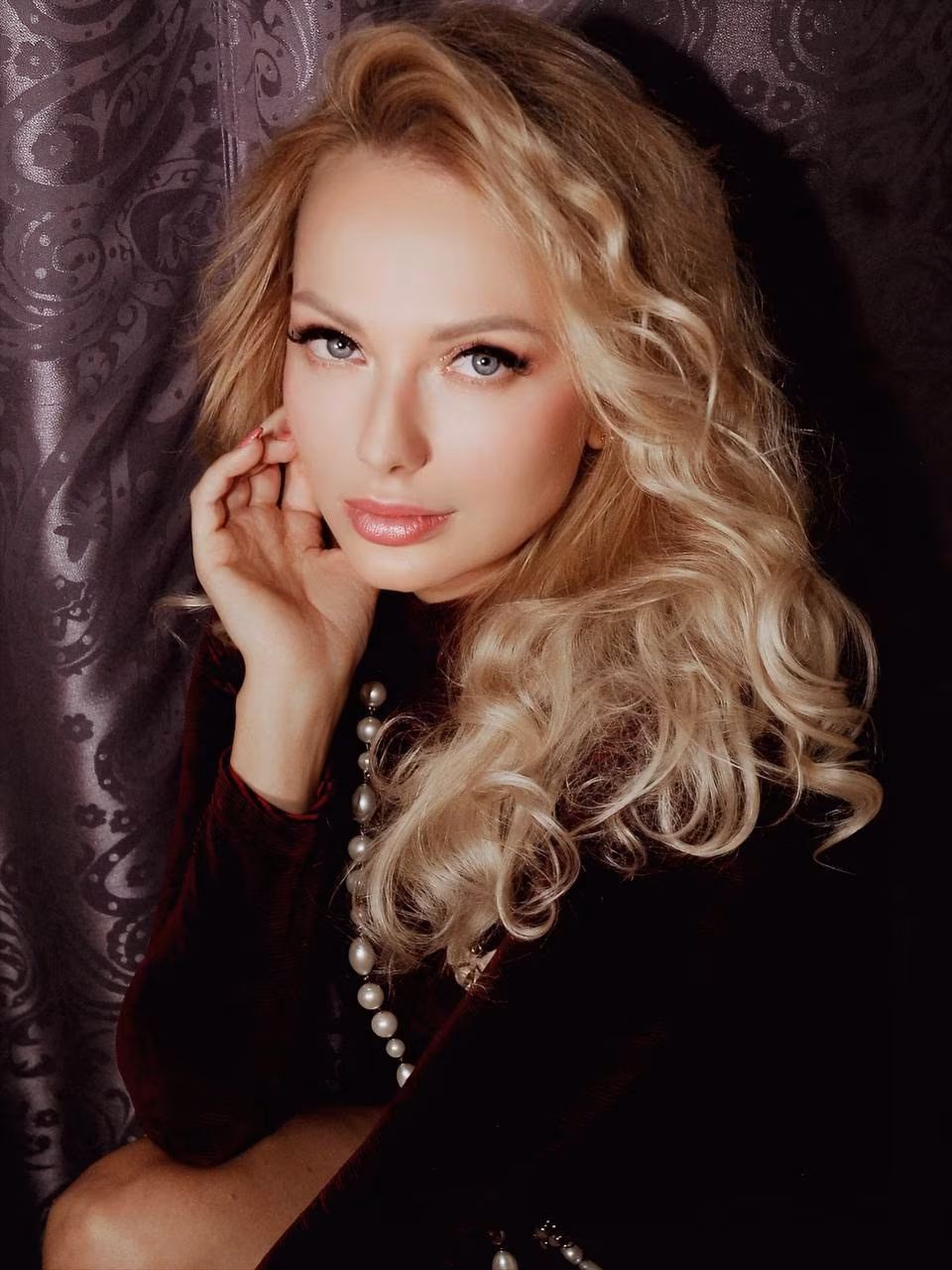 Yulia 40 Cannes France Je cherche un homme pour chérir et être chérie