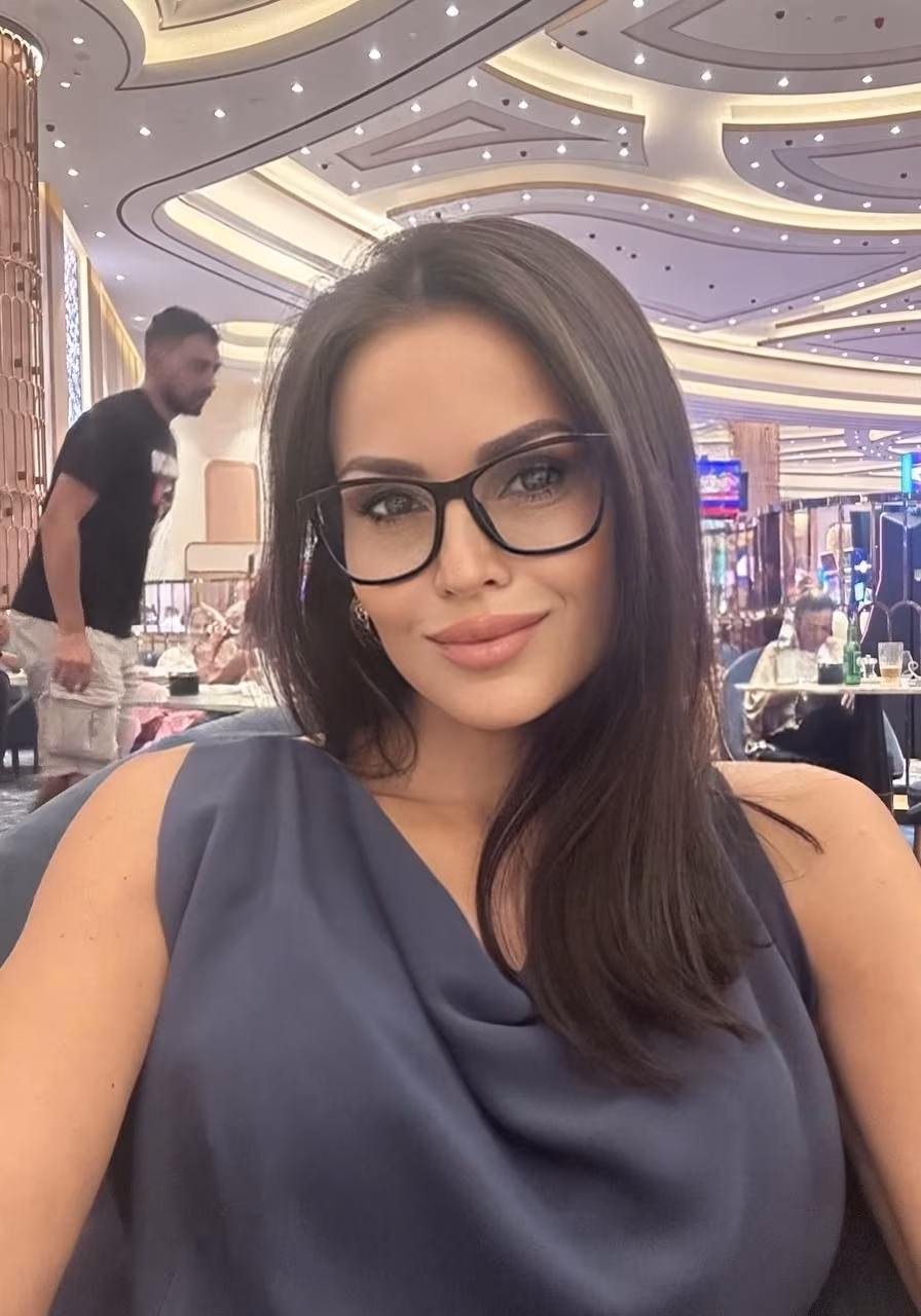 Olena 43 Cyprus/New York Cyprus Je veux un homme généreux