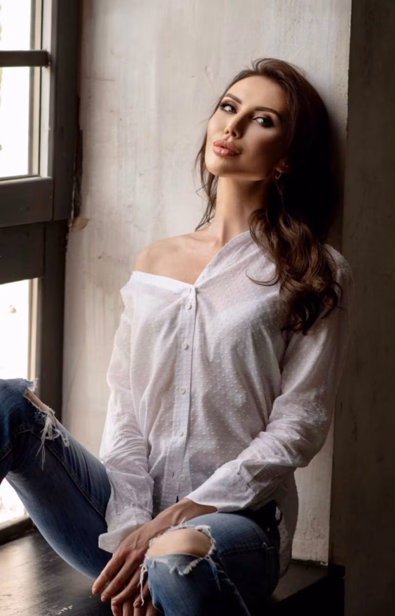 Elena 43 Milan Italy Je cherche un homme pour l'amour et la confiance