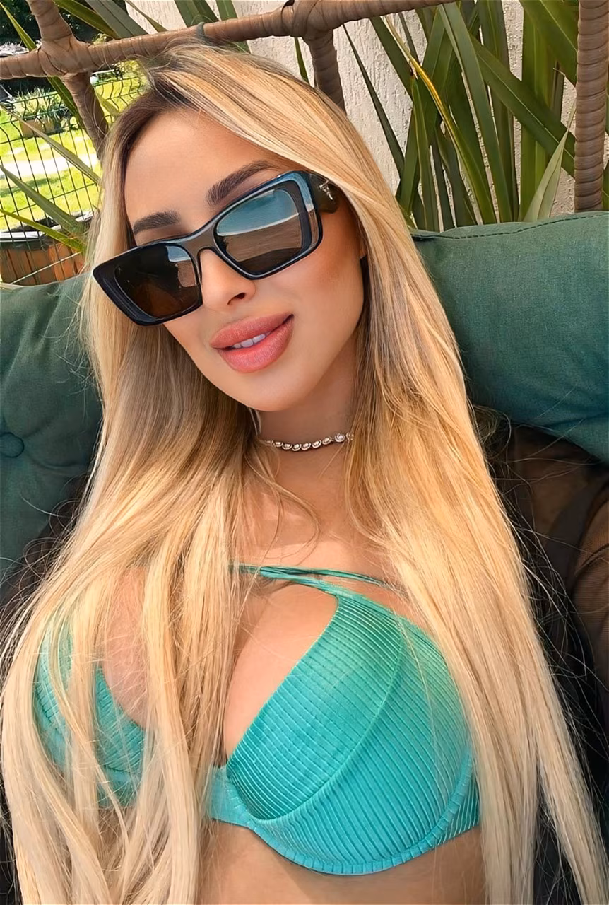 Paola 26 Curitiba Brazil Je cherche un homme pour la passion et la romance