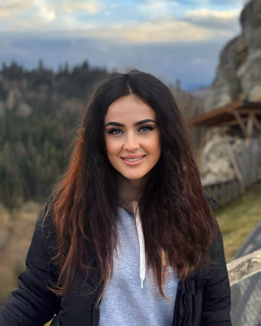 Irina 35 Kyiv  Ukraine Je cherche un homme pour me sentir en sécurité