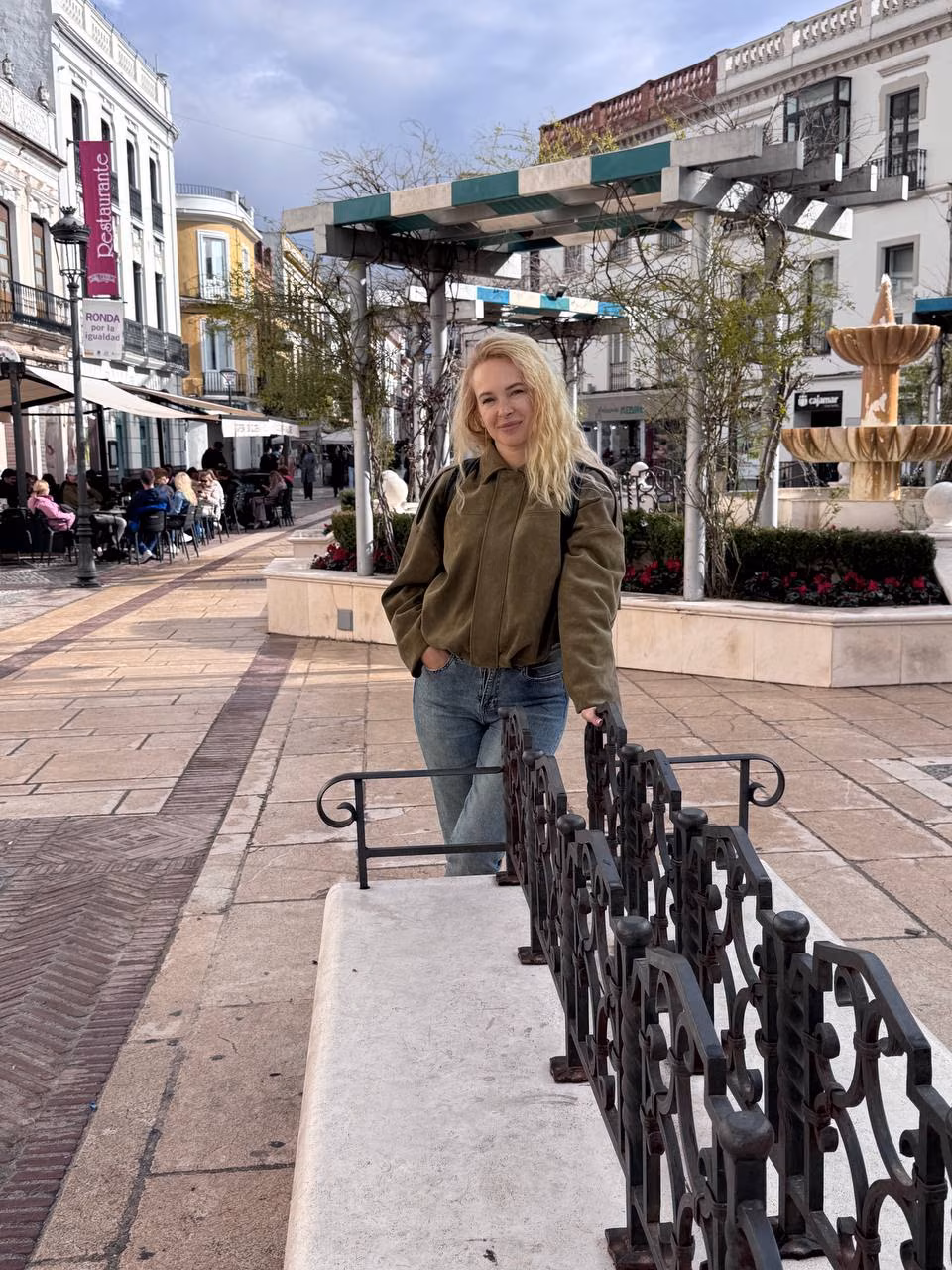 Olena 42 Benalmadena Spain Je cherche un homme pour voyager ensemble