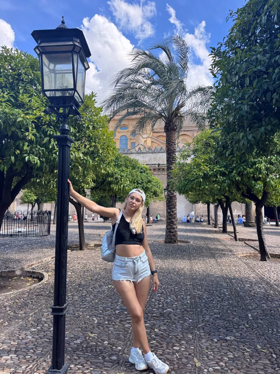 Olena 42 Benalmadena Spain Je cherche un homme pour voyager ensemble