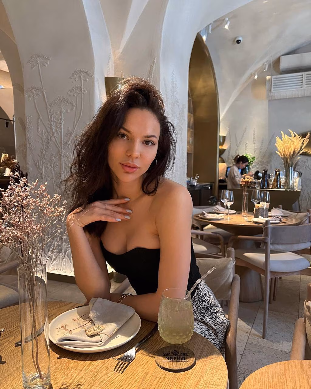 Alyona Kazan Russia Je veux un homme sûr de lui