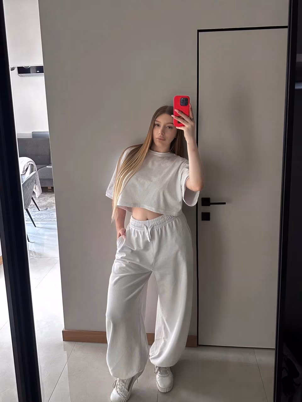 Alina 19 Kiev Ukraine Prête à rencontrer un homme inspirant