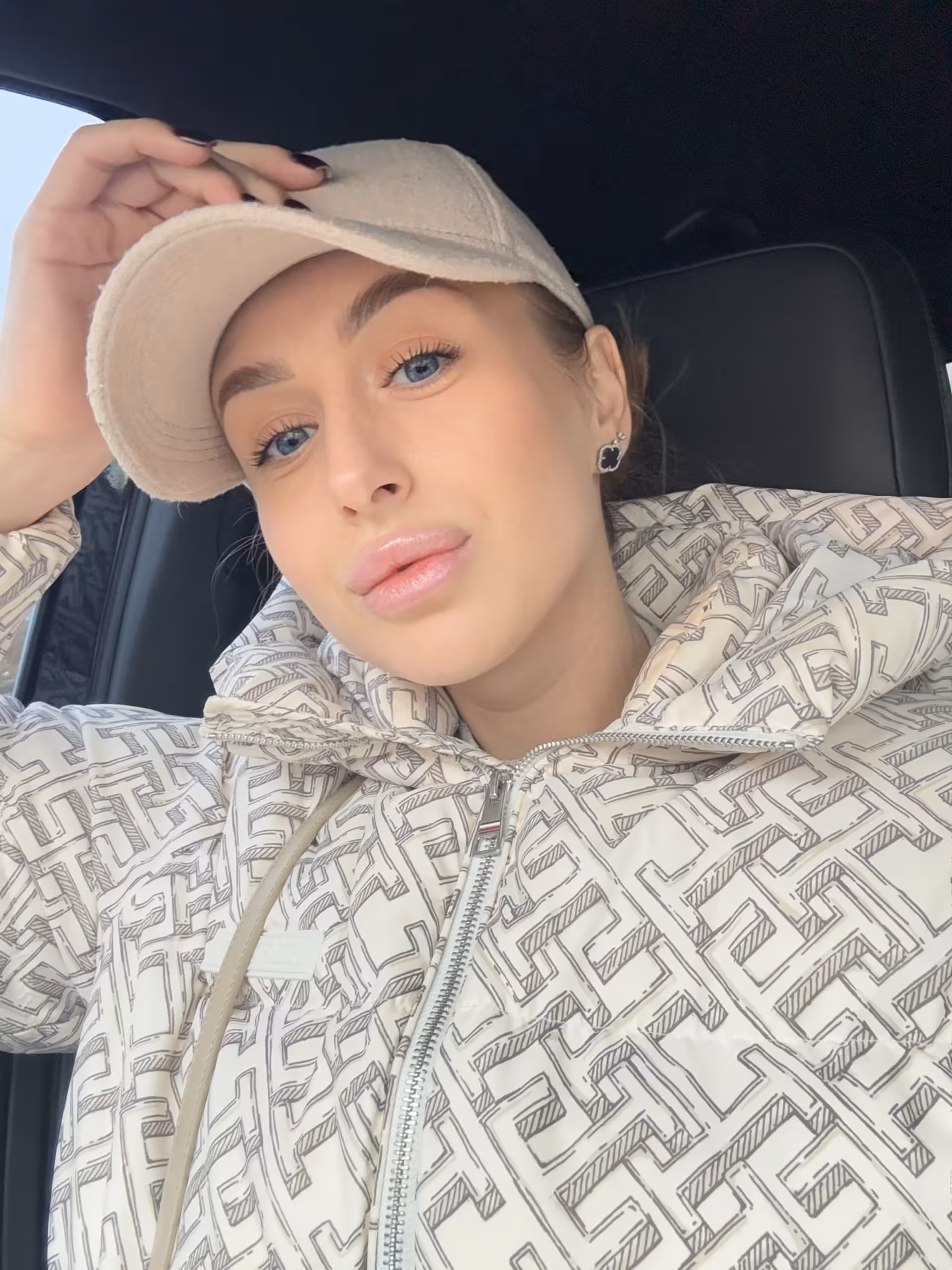 Karina jeunes femmes ukrainiennes